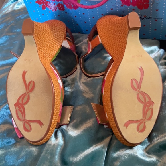 BRAND NEW IN BOX poetic licence behave yourself - Picture 3 of 5